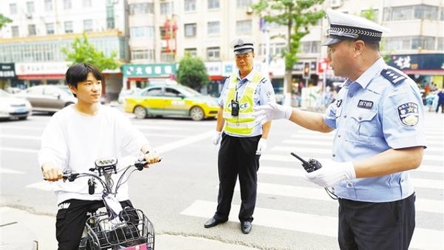 “創衛”讓交通更便民——中心城區交通綜合整治攻堅行動綜述